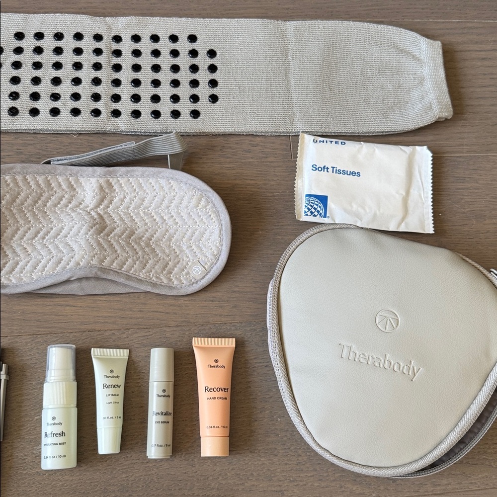 Therabody - United Airlines Cosmetic Case Travel Essentials Bundle - Picture 5 of 11